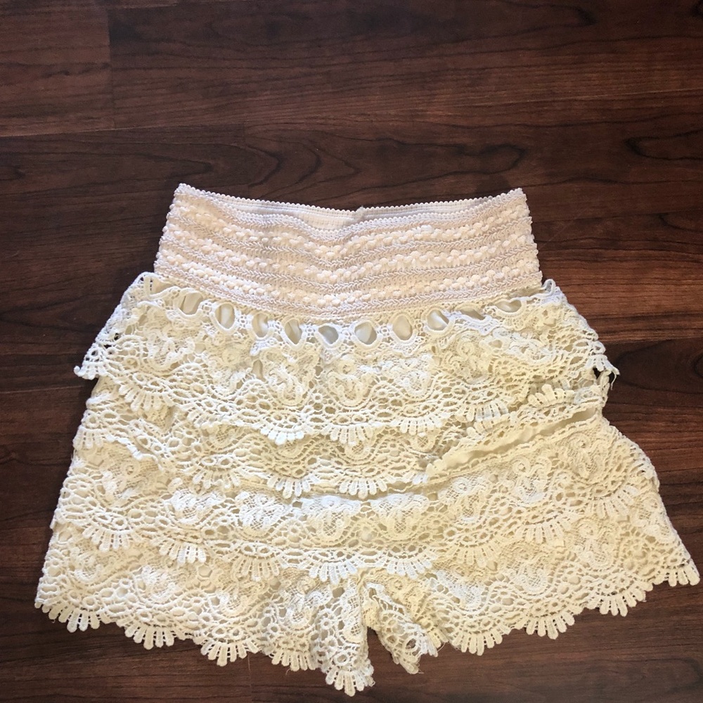 Crochet layered shorts 🌼